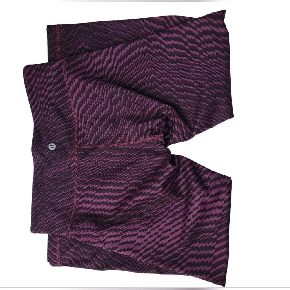 Lululemon Athletica woman's size 6 Shiftted Horizon red and grape color
